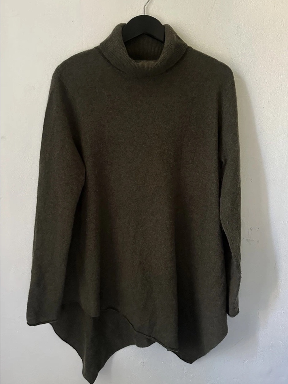 Magaschoni Women’s 100% Cashmere Turtleneck Sweater Asymmetrical Hem L